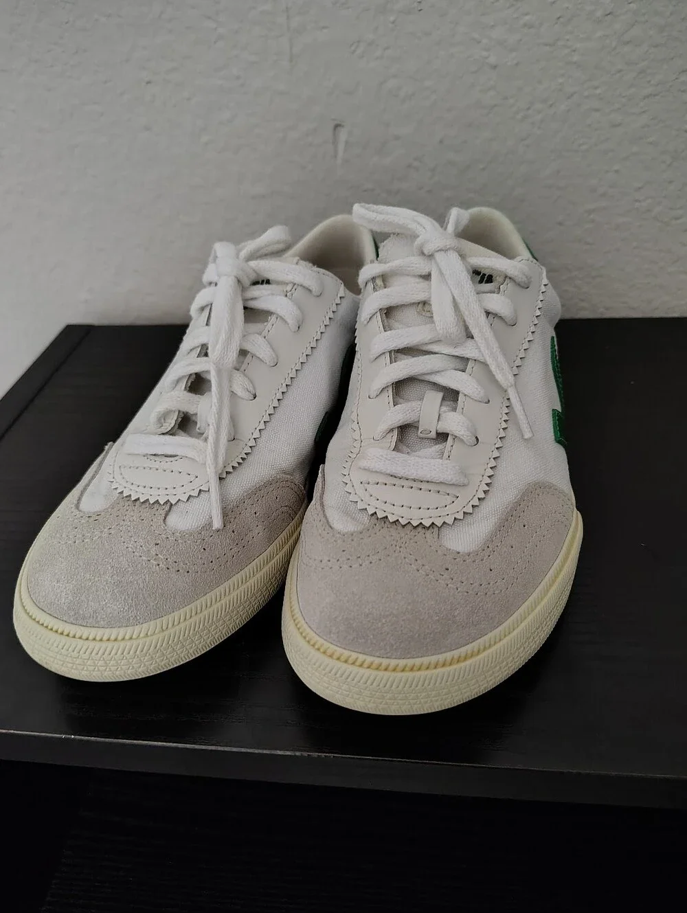 Veja Volley Canvas White/ Emeraude Low Top Sneakers